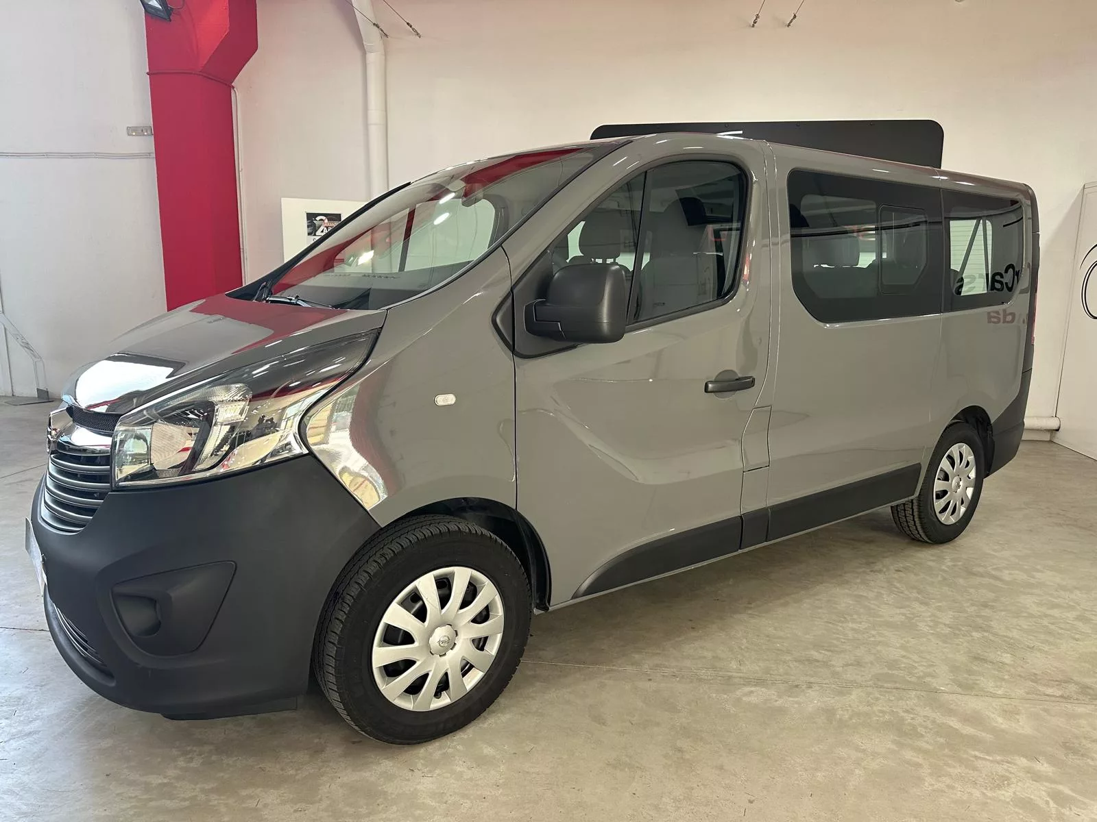 Opel Vivaro Combi 9